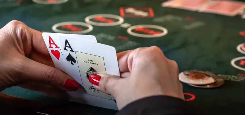 Cách chơi Three Card Poker và các quy tắc cơ bản cho tân thủ