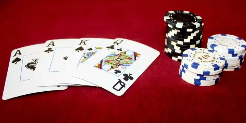 Tìm hiểu luật chơi Poker Omaha