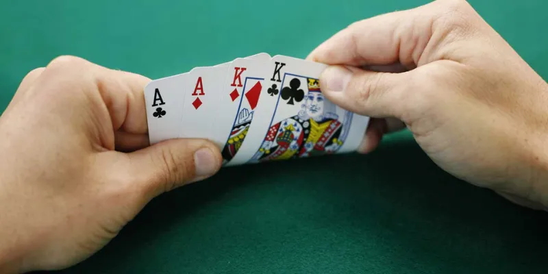 Những điều cần biết về Omaha Poker